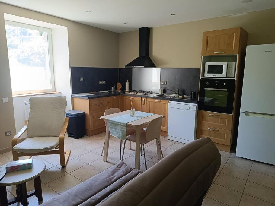 Appartement 2 A 4 Personnes Antraigues Exteriér fotografie
