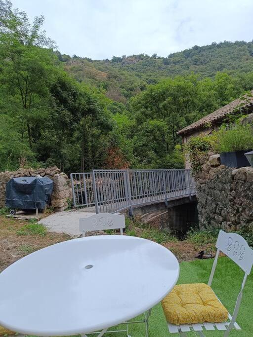 Appartement 2 A 4 Personnes Antraigues Exteriér fotografie