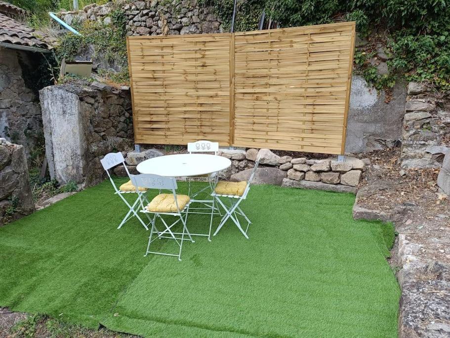 Appartement 2 A 4 Personnes Antraigues Exteriér fotografie